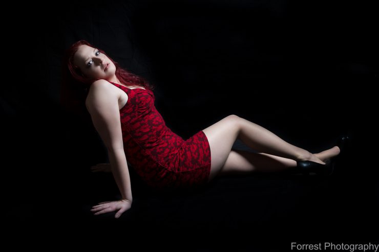 Femme mature dans une posture sexy